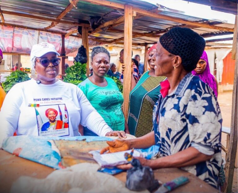POWA President Gives Financial Relief to Police Families in Abuja